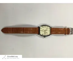 Man hand watch