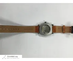 Man hand watch